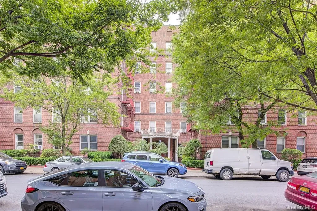 111-39 76th Road Forest Hills NY 11375