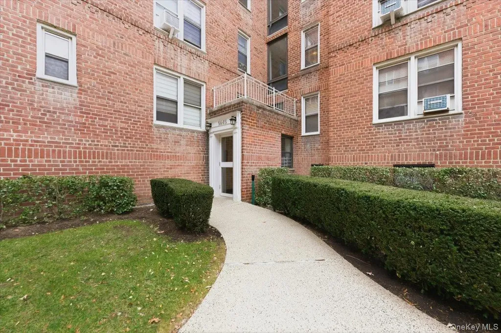 5645 Netherland Avenue Bronx NY 10471