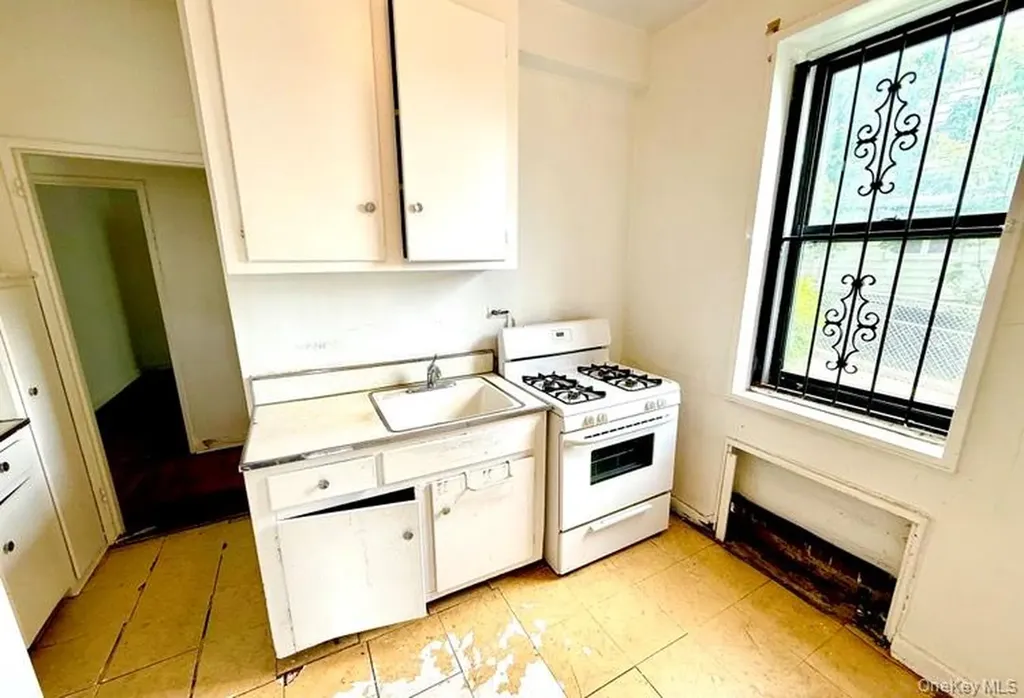 141-05 Pershing Crescent Briarwood NY 11435