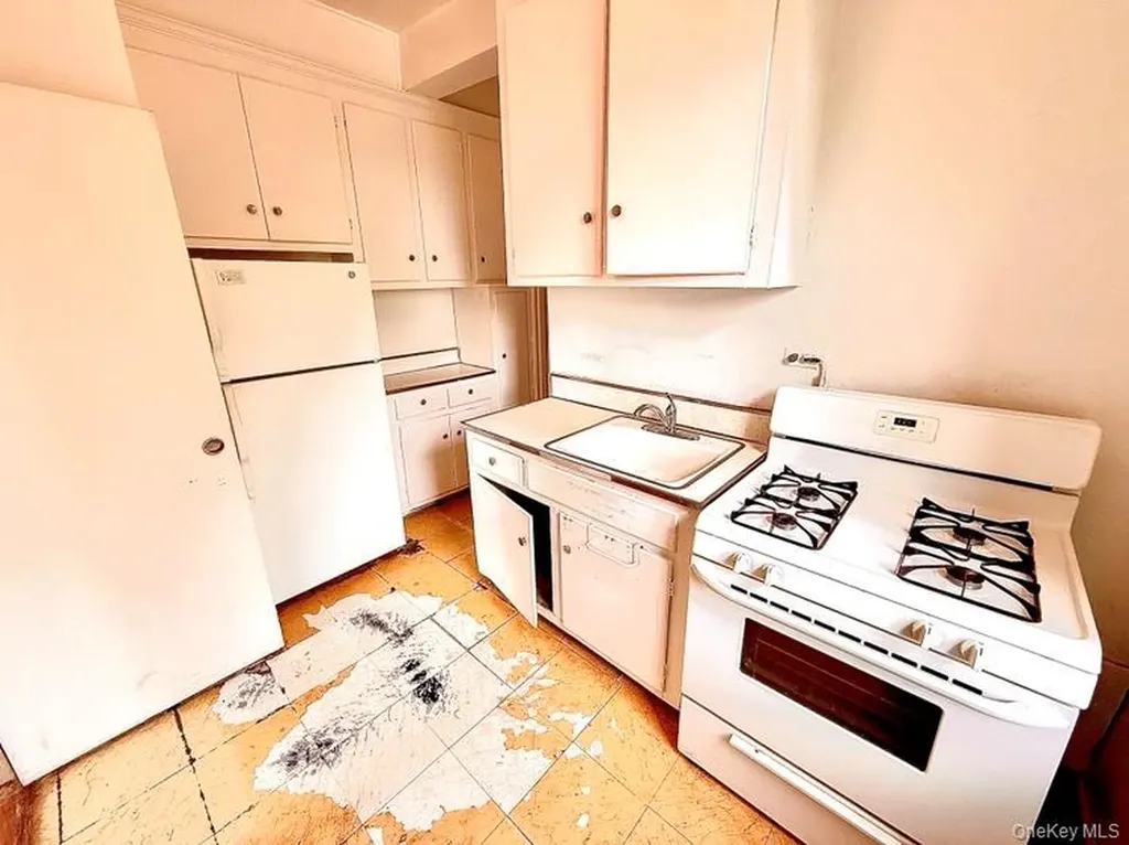 141-05 Pershing Crescent Briarwood NY 11435
