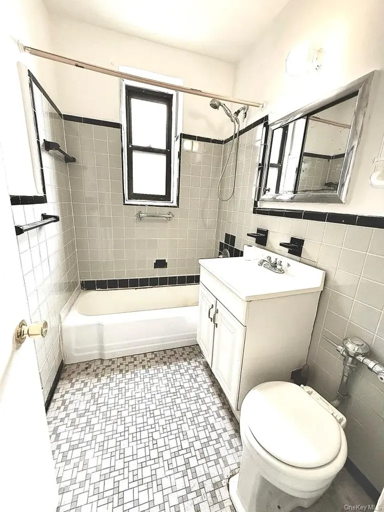 141-05 Pershing Crescent Briarwood NY 11435