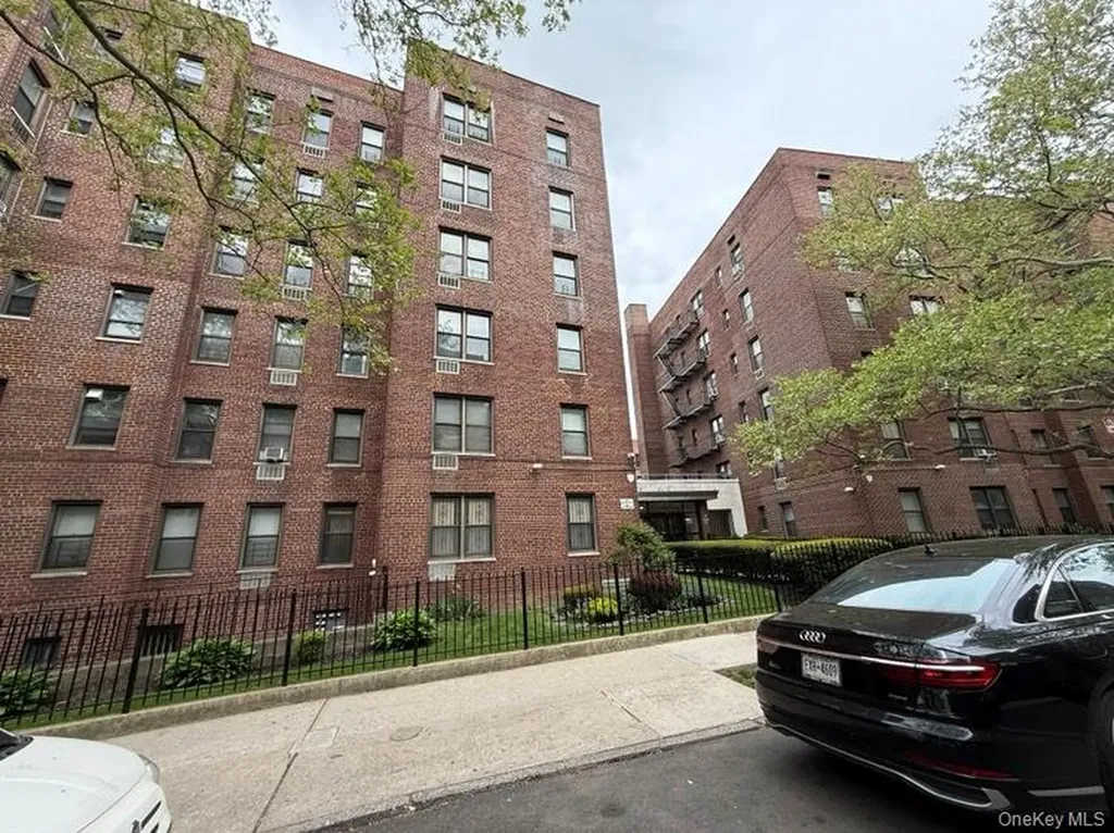 141-05 Pershing Crescent Briarwood NY 11435