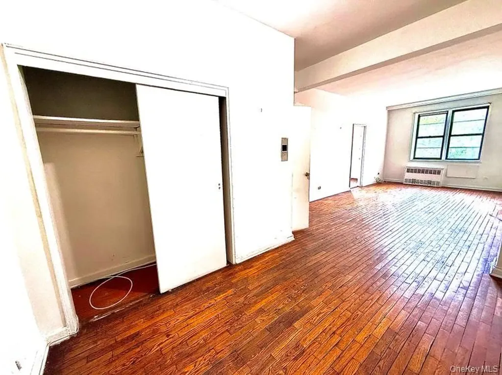 141-05 Pershing Crescent Briarwood NY 11435