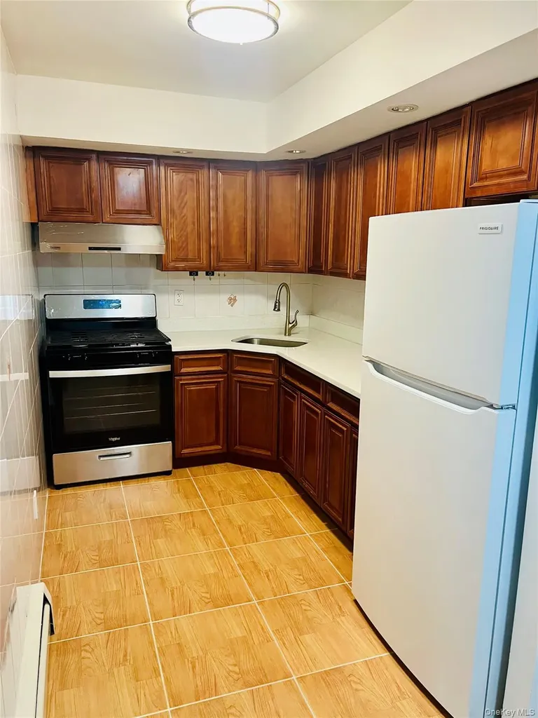 240-53 68th Avenue Douglaston NY 11362