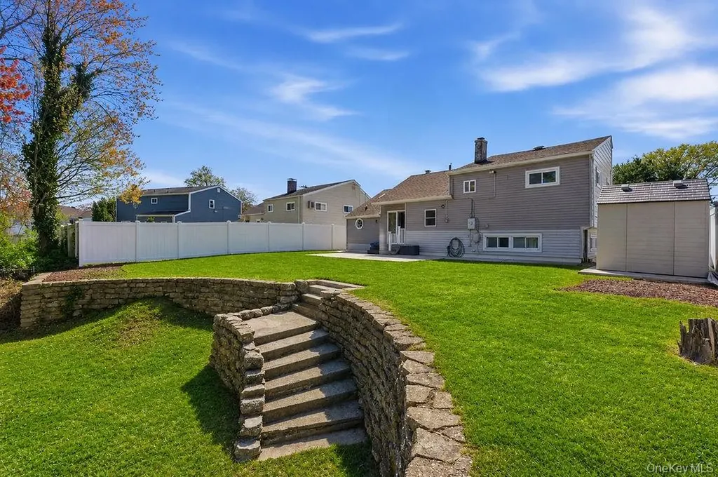 27 Jane Drive North Babylon NY 11703