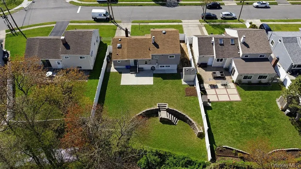27 Jane Drive North Babylon NY 11703