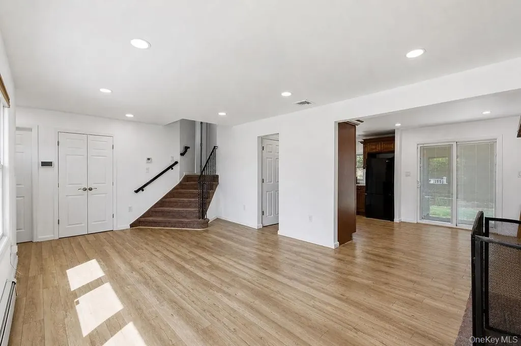 27 Jane Drive North Babylon NY 11703
