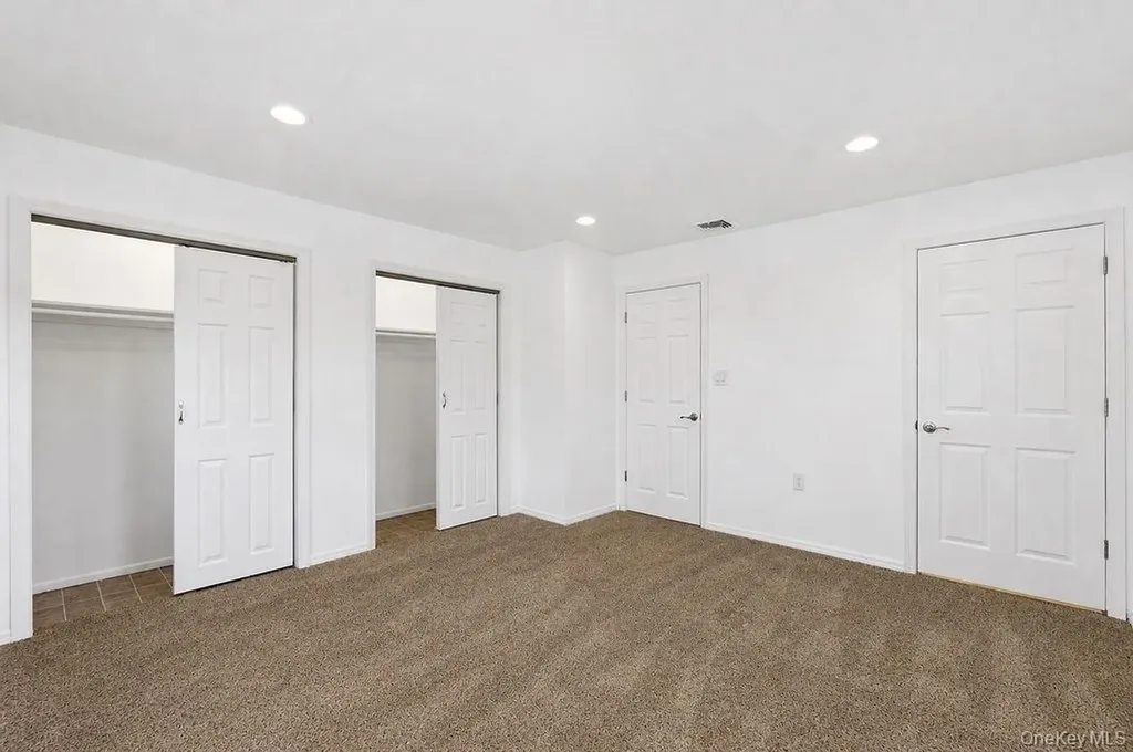 27 Jane Drive North Babylon NY 11703