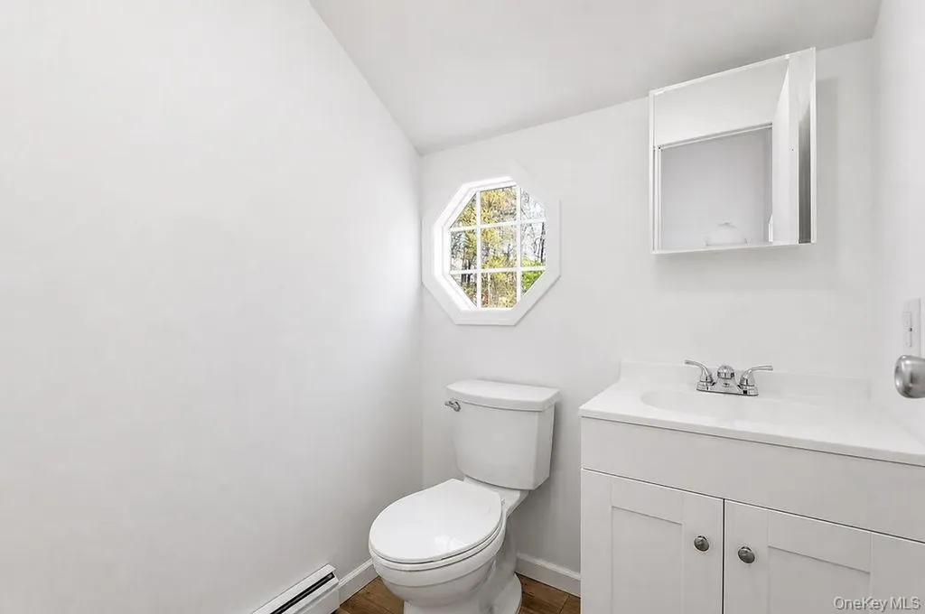 27 Jane Drive North Babylon NY 11703