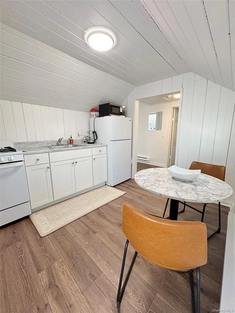 134B Montauk Highway Westhampton NY 11977
