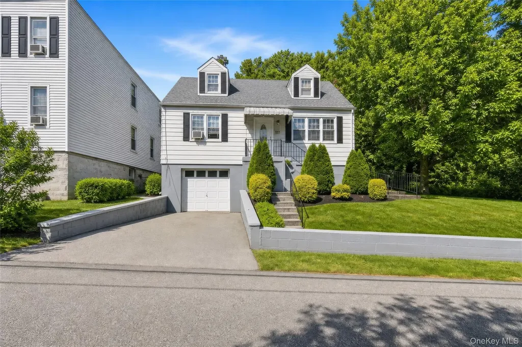 137 Morsemere Terrace Yonkers NY 10703