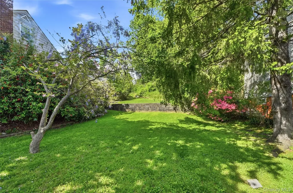 137 Morsemere Terrace Yonkers NY 10703