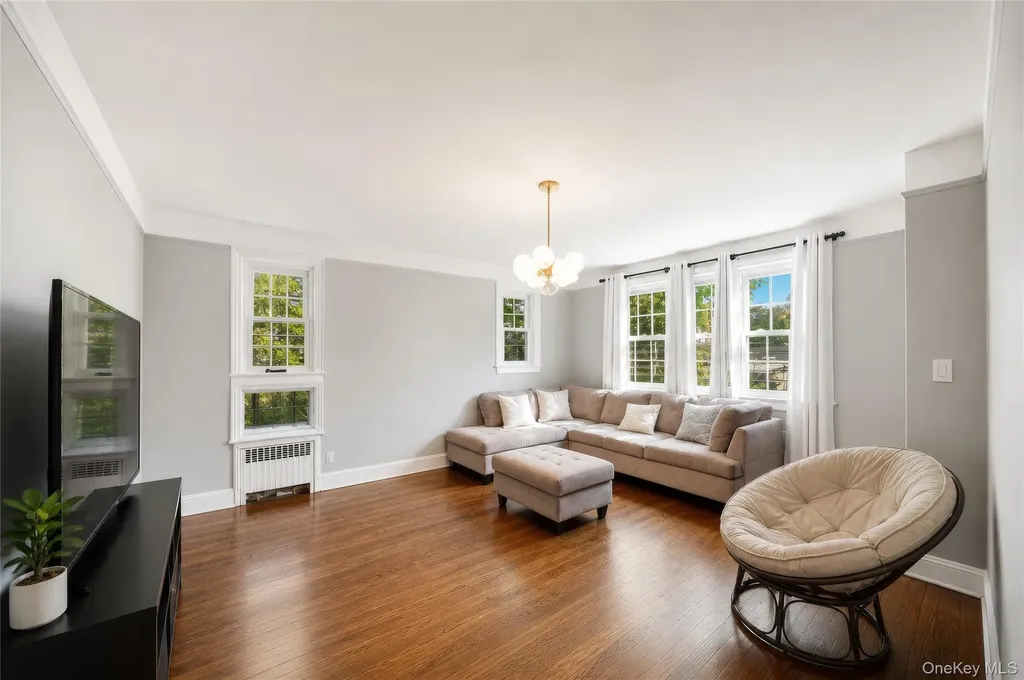 137 Morsemere Terrace Yonkers NY 10703