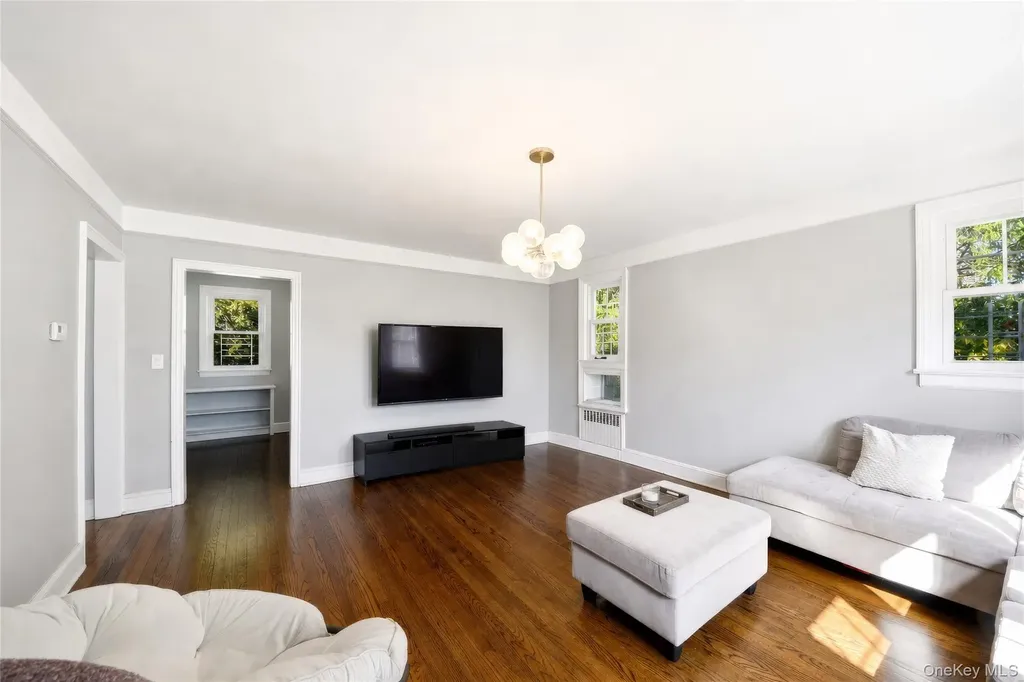 137 Morsemere Terrace Yonkers NY 10703