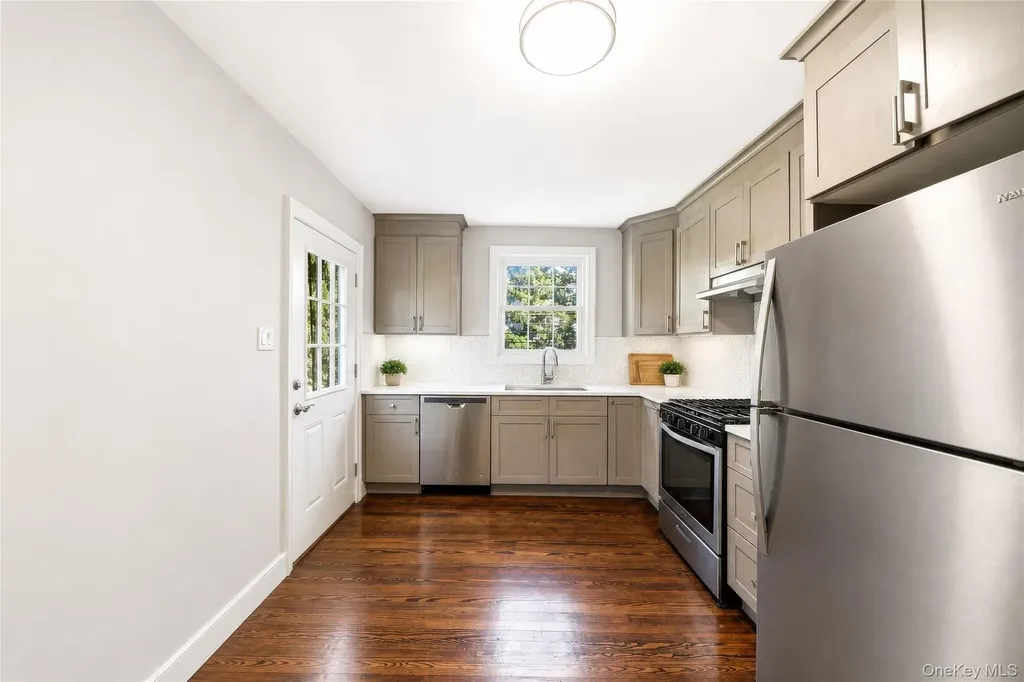 137 Morsemere Terrace Yonkers NY 10703