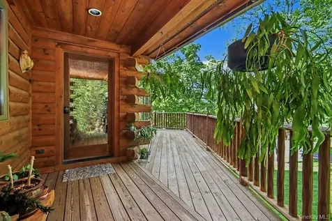 33 Cimarron Road Putnam Valley NY 10579