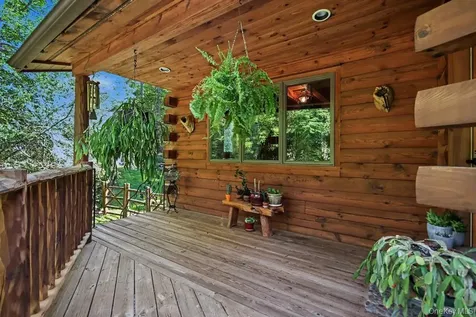 33 Cimarron Road Putnam Valley NY 10579