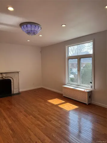 20619 Richland Avenue Oakland Gardens NY 11364