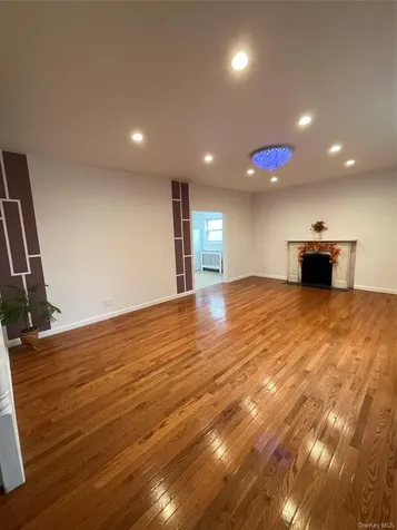 20619 Richland Avenue Oakland Gardens NY 11364