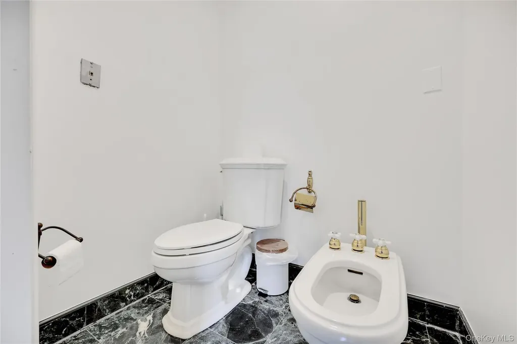105 Everit Avenue Hewlett NY 11557