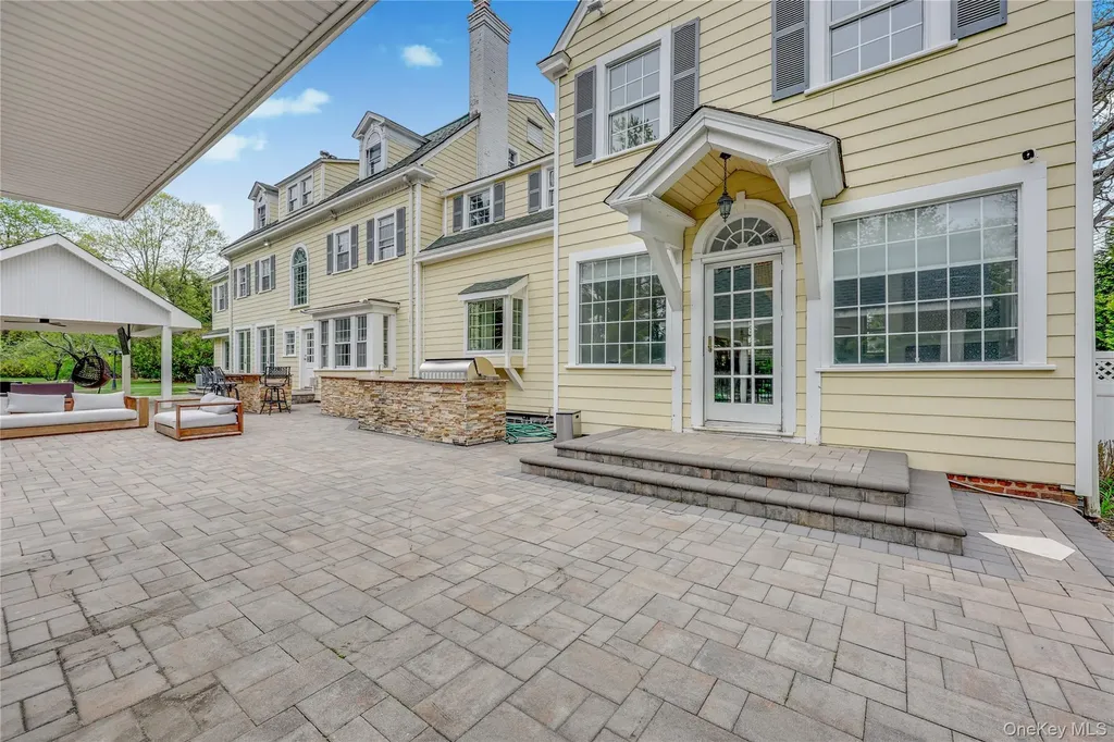 105 Everit Avenue Hewlett NY 11557