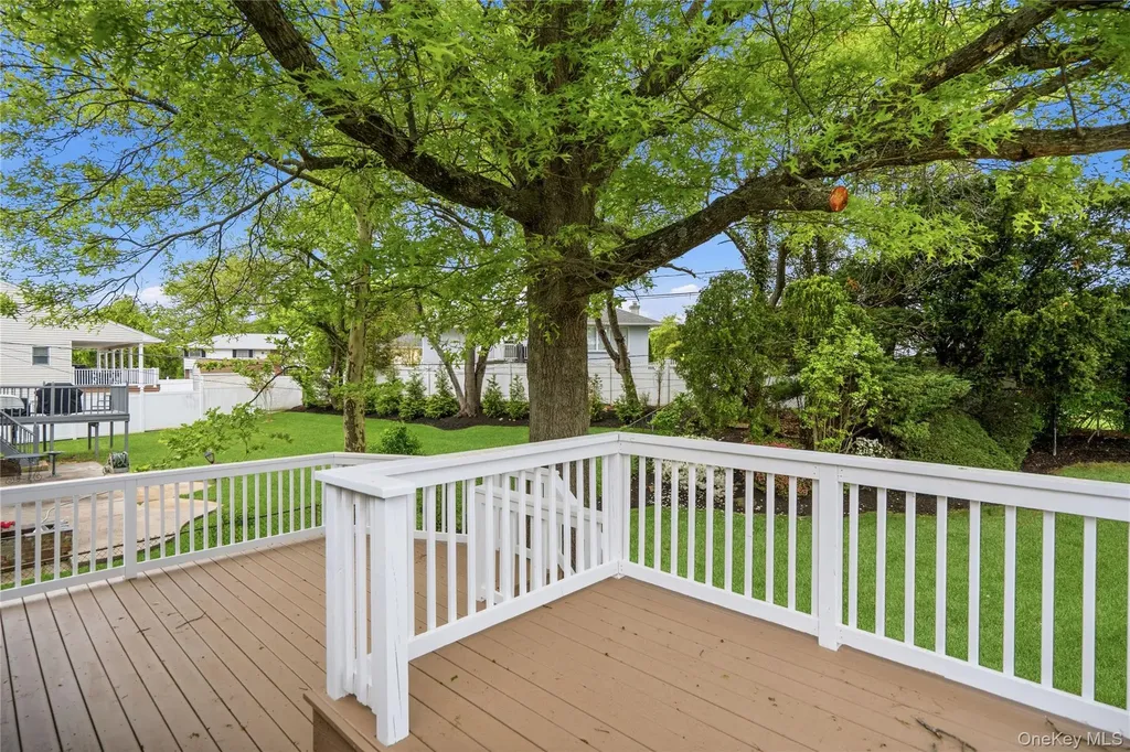 183 N Marginal Road Jericho NY 11753
