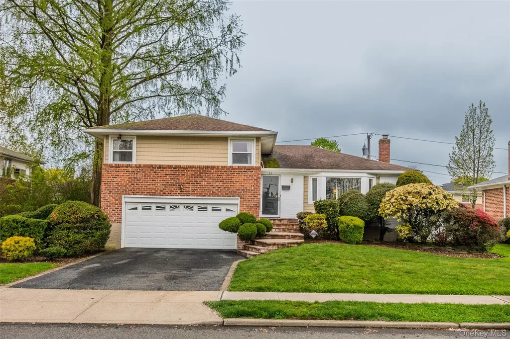 25 Hollywood Drive Plainview NY 11803