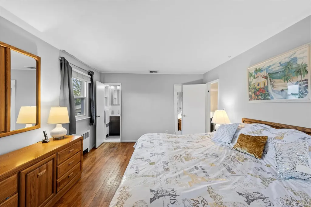 25 Hollywood Drive Plainview NY 11803