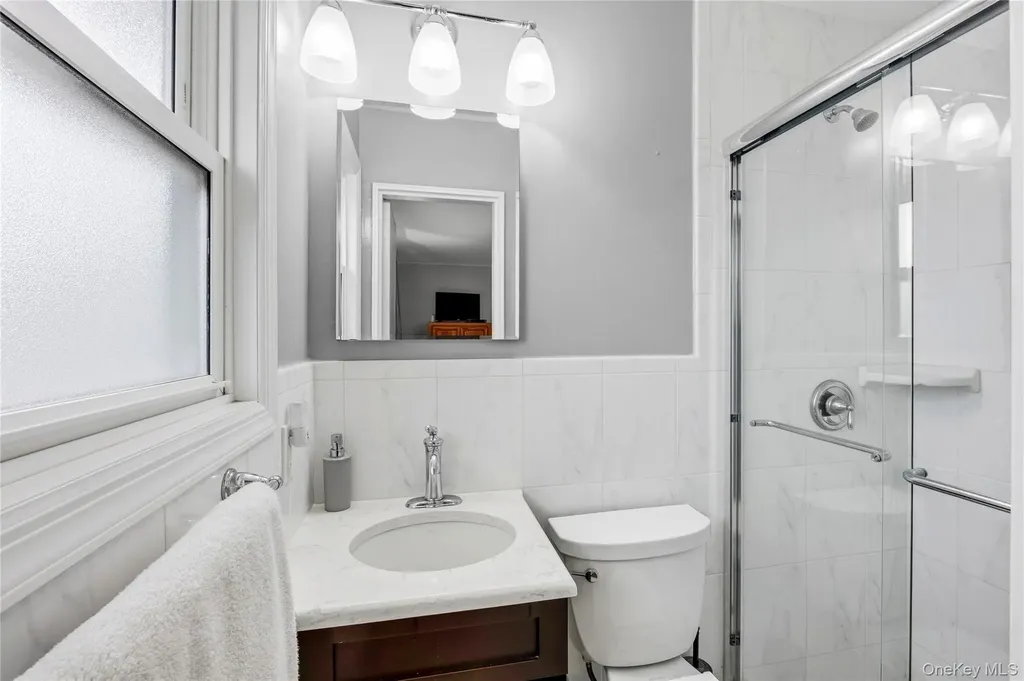 25 Hollywood Drive Plainview NY 11803