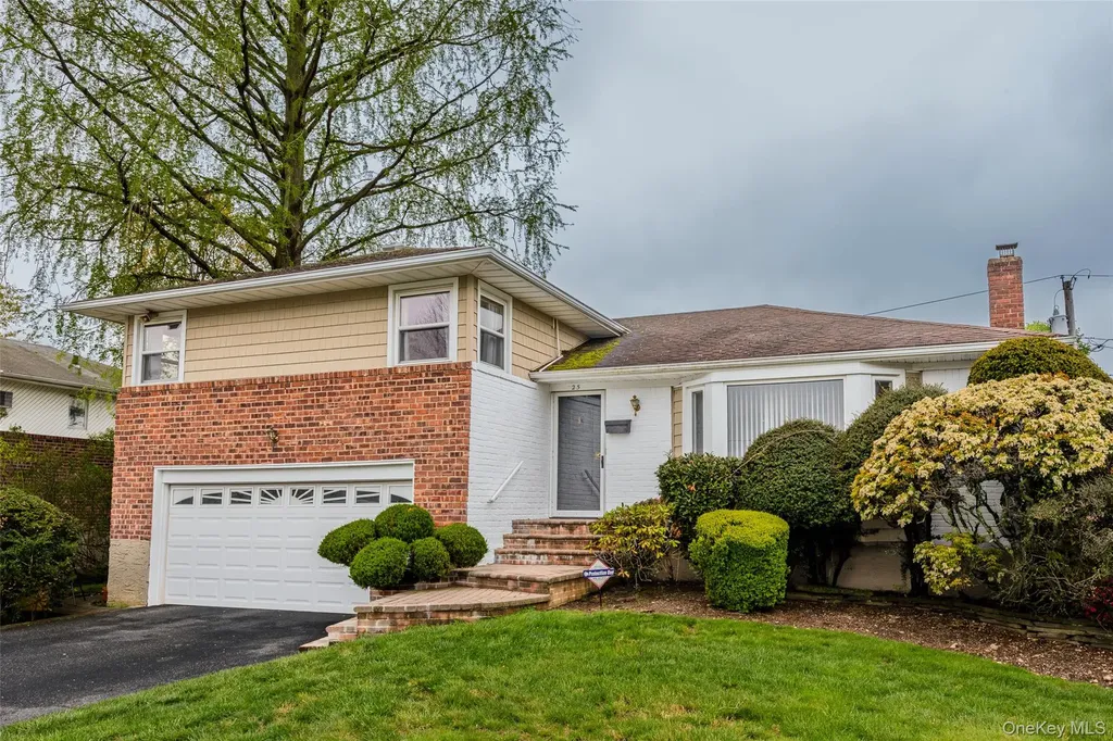 25 Hollywood Drive Plainview NY 11803