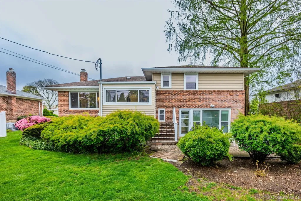 25 Hollywood Drive Plainview NY 11803