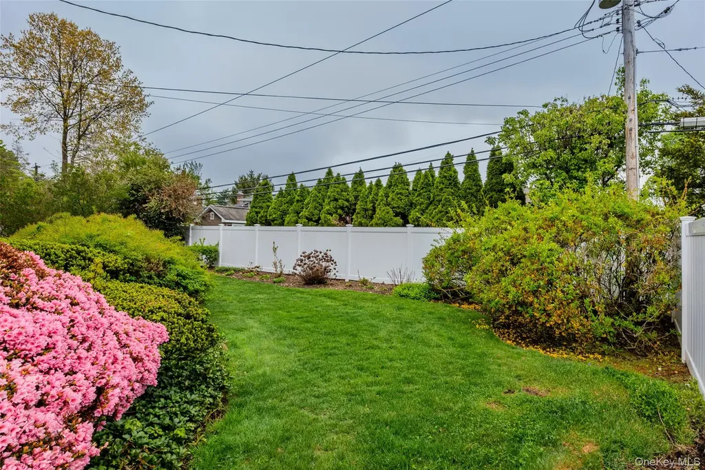 25 Hollywood Drive Plainview NY 11803