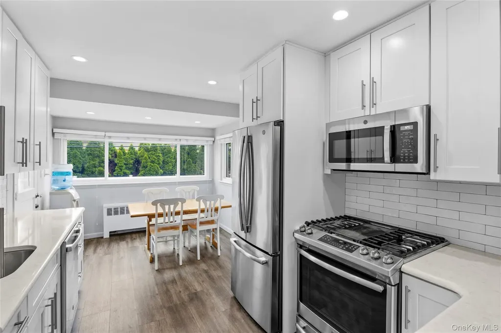 25 Hollywood Drive Plainview NY 11803