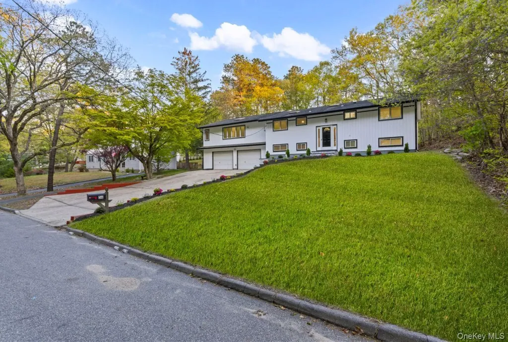 56 Mcarthur Lane Smithtown NY 11787