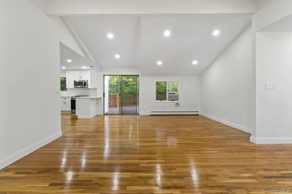 56 Mcarthur Lane Smithtown NY 11787