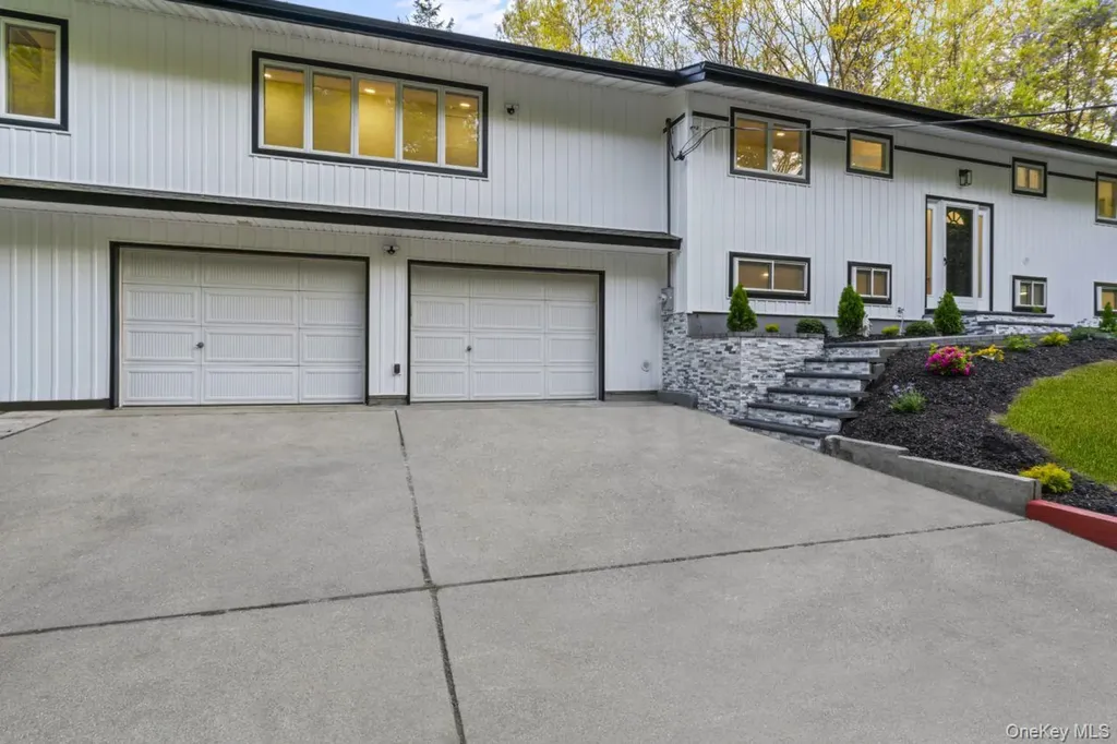 56 Mcarthur Lane Smithtown NY 11787