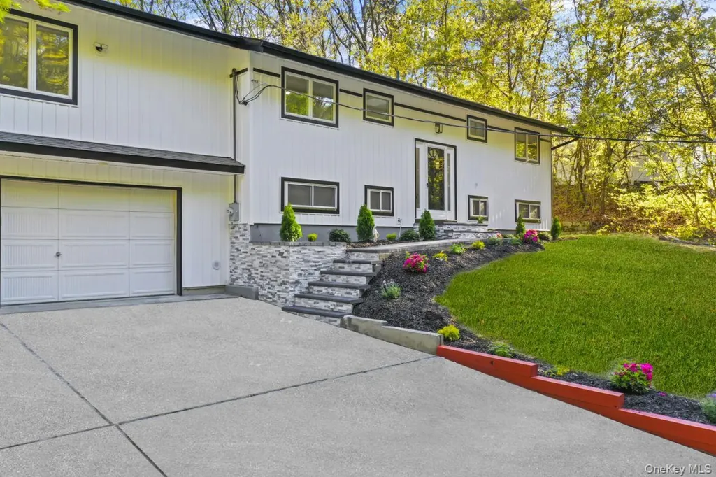 56 Mcarthur Lane Smithtown NY 11787