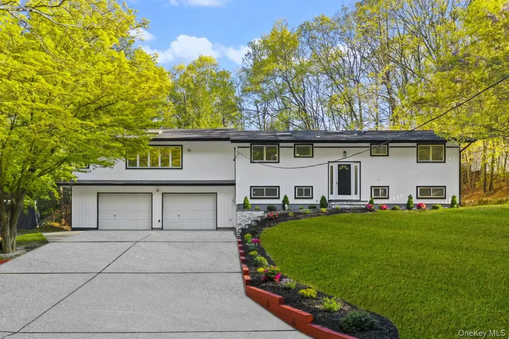 56 Mcarthur Lane Smithtown NY 11787