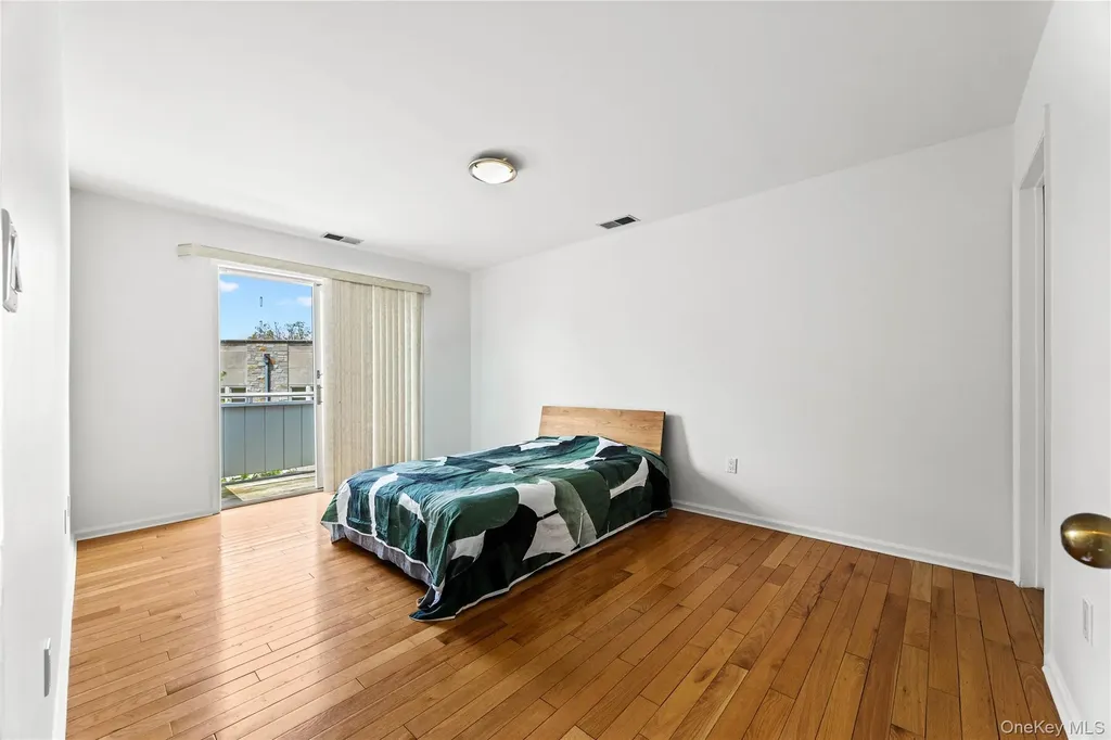 242-37 Oak Park Drive Douglaston NY 11362