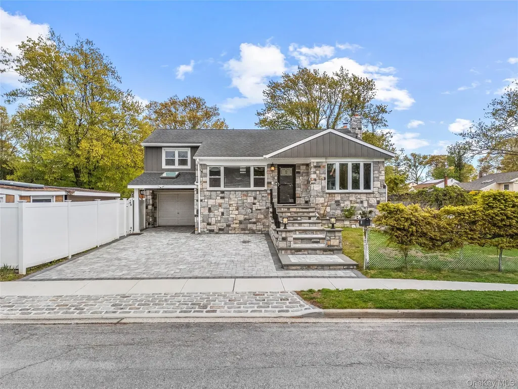 44 Bruce Lane Westbury NY 11590
