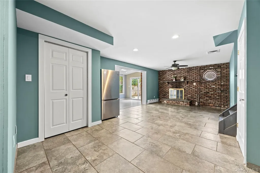 44 Bruce Lane Westbury NY 11590