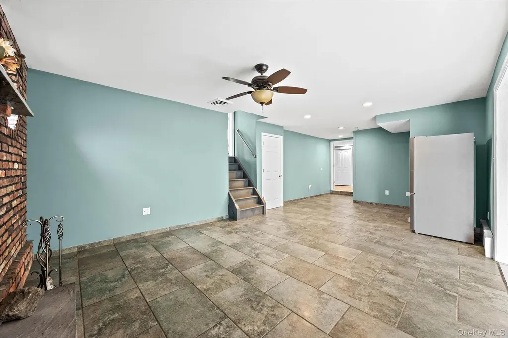 44 Bruce Lane Westbury NY 11590