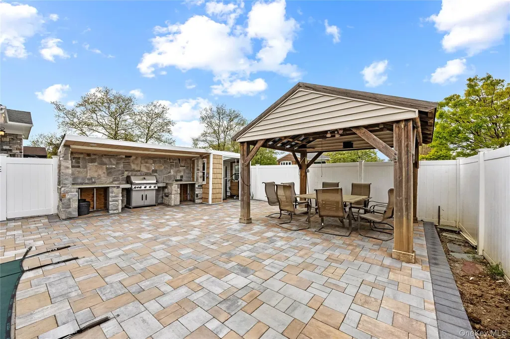 44 Bruce Lane Westbury NY 11590