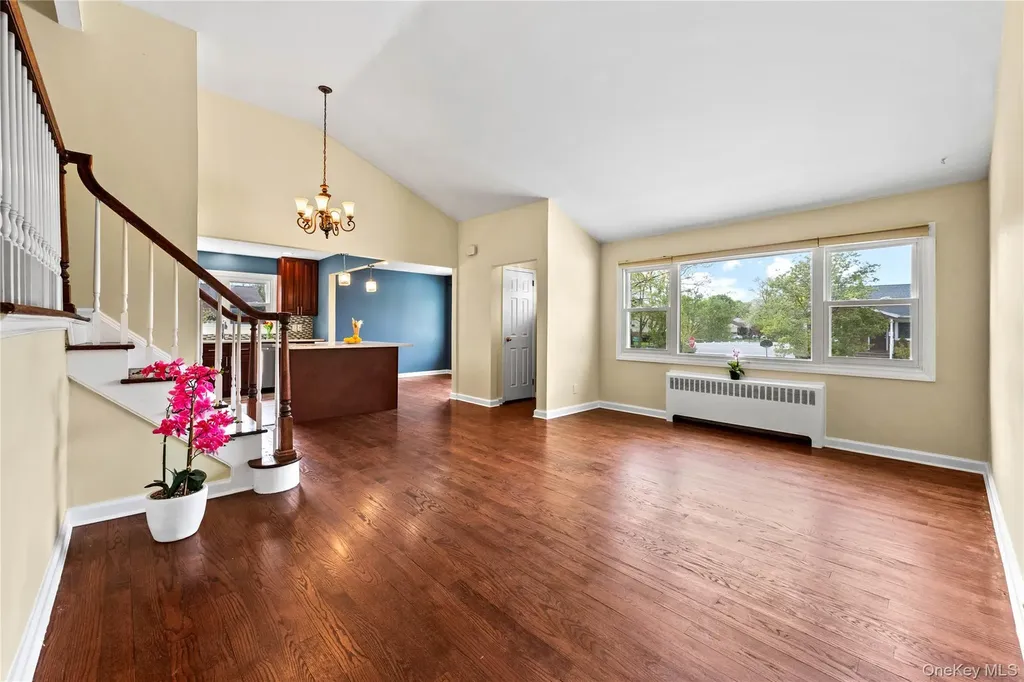 44 Bruce Lane Westbury NY 11590