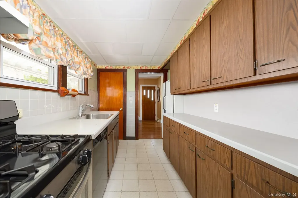 6 Irving Avenue Poughkeepsie NY 12601