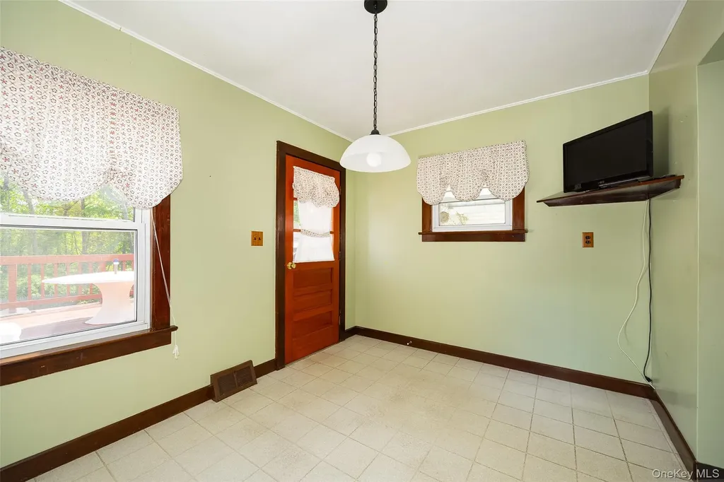 6 Irving Avenue Poughkeepsie NY 12601