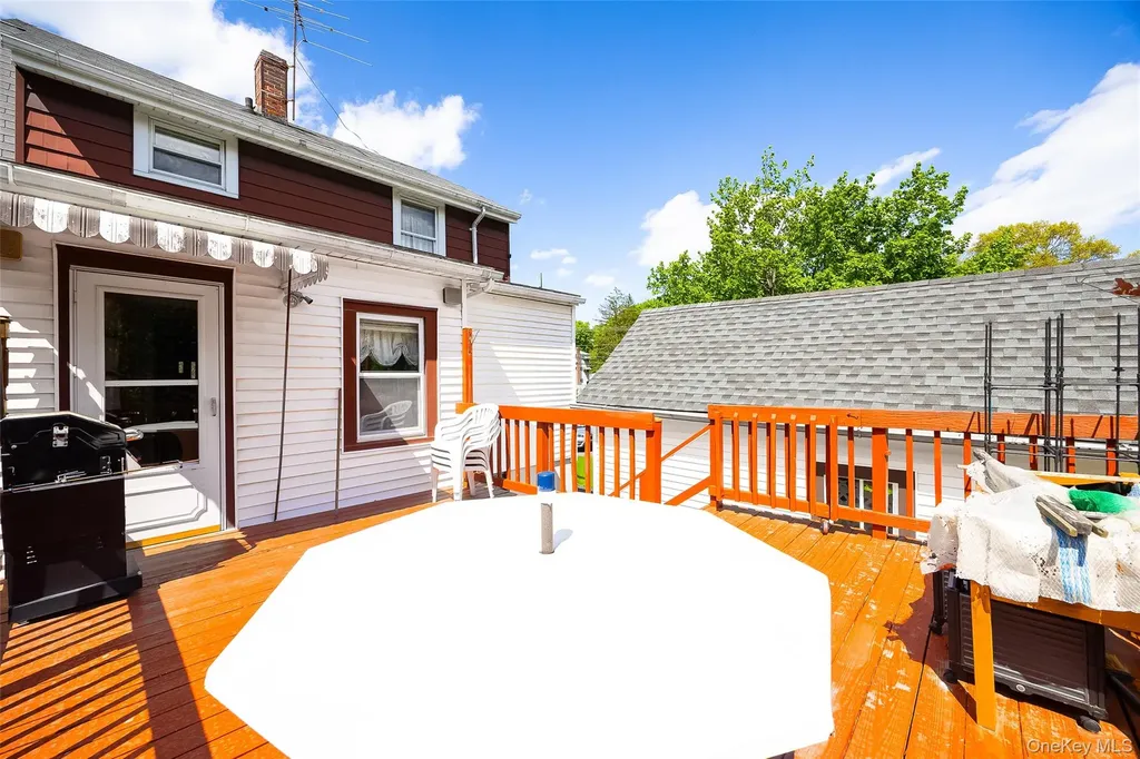 6 Irving Avenue Poughkeepsie NY 12601