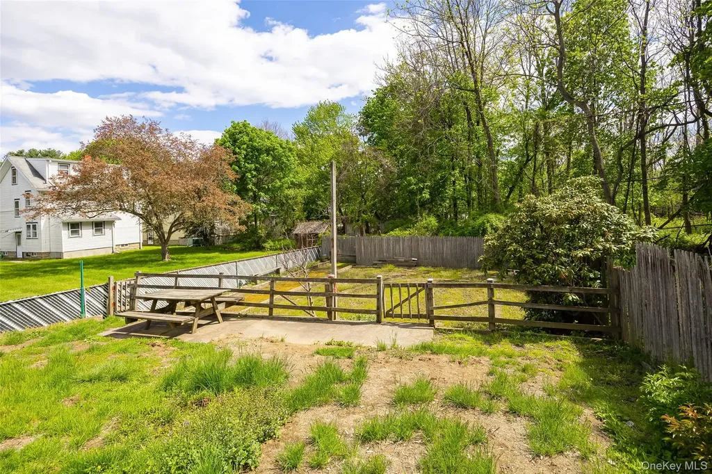 6 Irving Avenue Poughkeepsie NY 12601