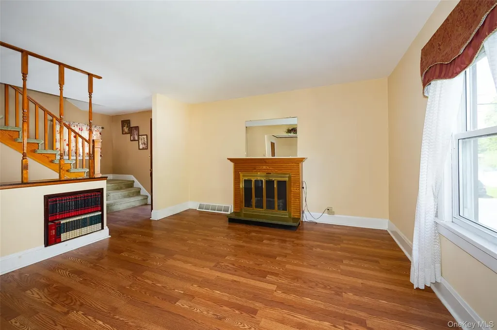 6 Irving Avenue Poughkeepsie NY 12601