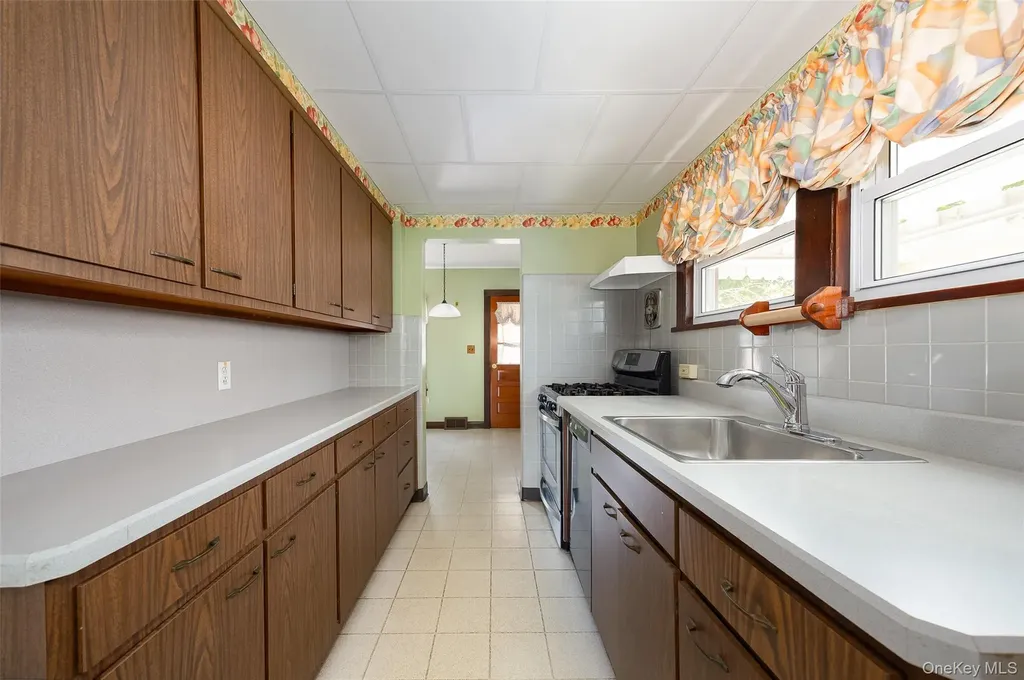 6 Irving Avenue Poughkeepsie NY 12601